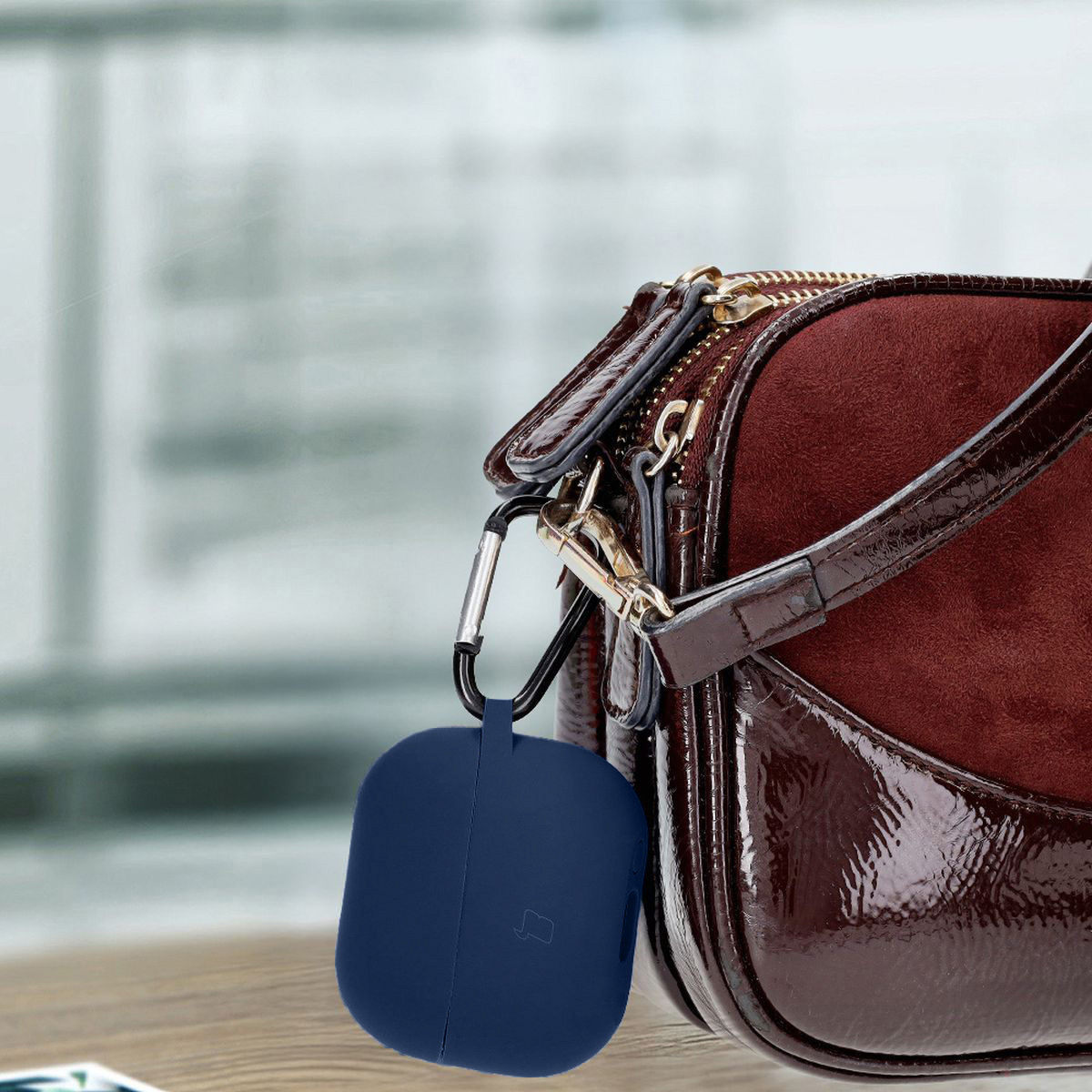Wbudowany karabińczyk do etui Bizon Case Headphone Silicone